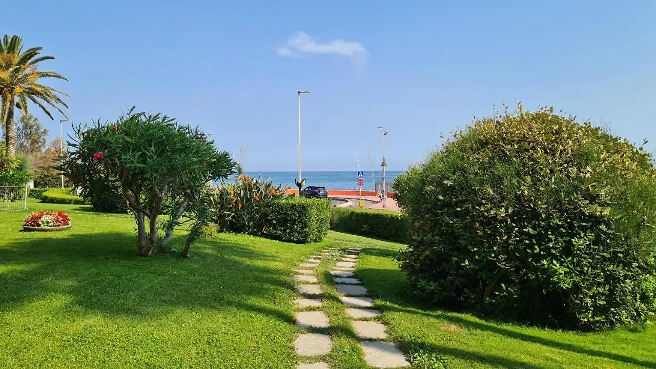 Apartment Ferienwohnung Bloom Al Mare Ventimiglia Italien